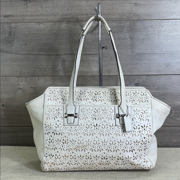 COACH f27391 Taylor Eyelet Carryall Tote - White - Picture 1 of 13